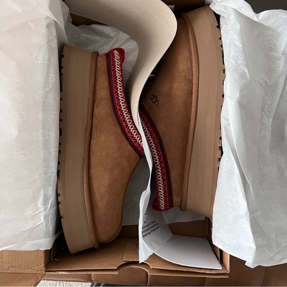 BNWT! UGG Tazz platform in Chestnut - Picture 4 of 9